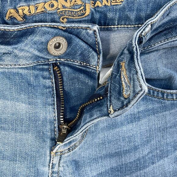 Arizona Juniors SZ 3 Jean Shorts Cuffed Low-Rise Distressed Whiskered Zip-Fly - Picture 3 of 5
